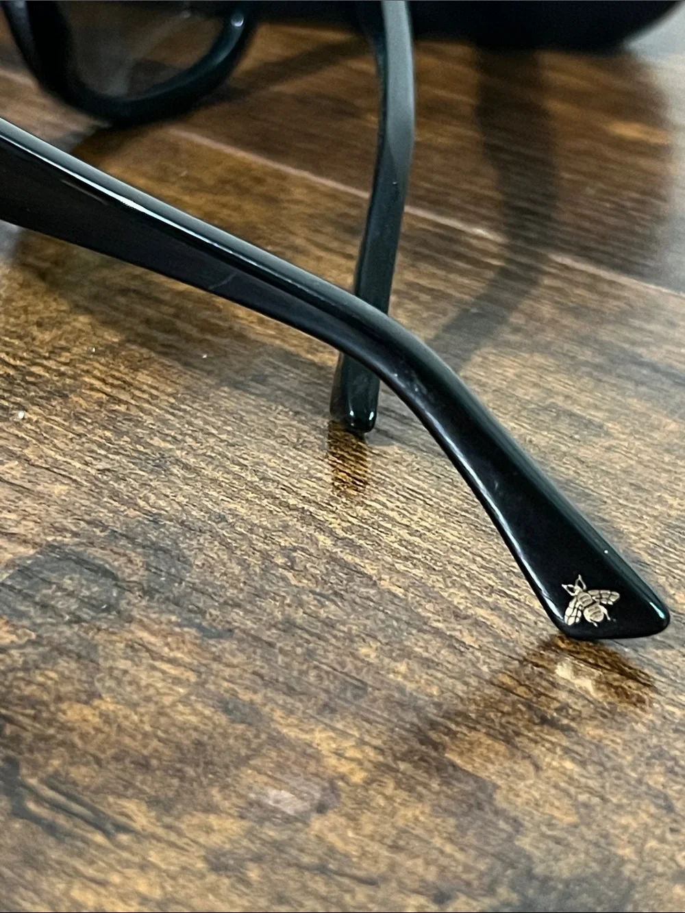 Gucci Black Square Sunglasses with Gold Logo Accent GG0163S 001 51[]22